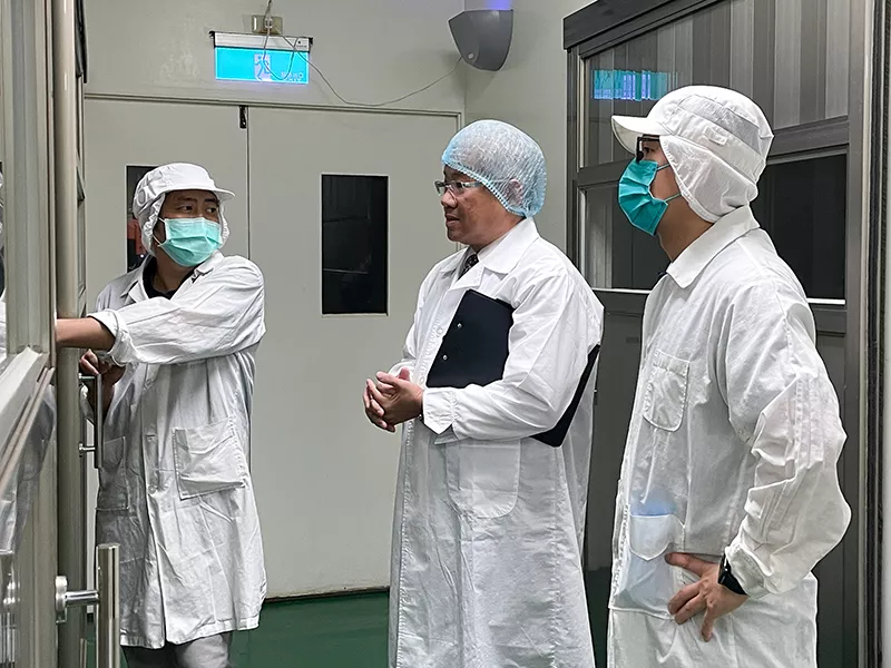 感謝「默思國際驗證」陳柏宇老師蒞臨指導。透過年度例行稽核，我們確保每一道生產流程皆符合國際標準。從代工到品牌，大榮生技堅持穩定控管，持續精進，成為您最值得信賴的生技夥伴！